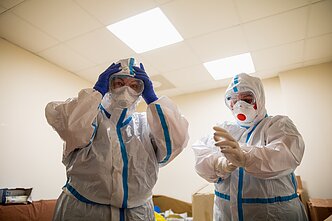 Medikai dirba ligoninėje karantino metu/Asociatyvi nuotr.