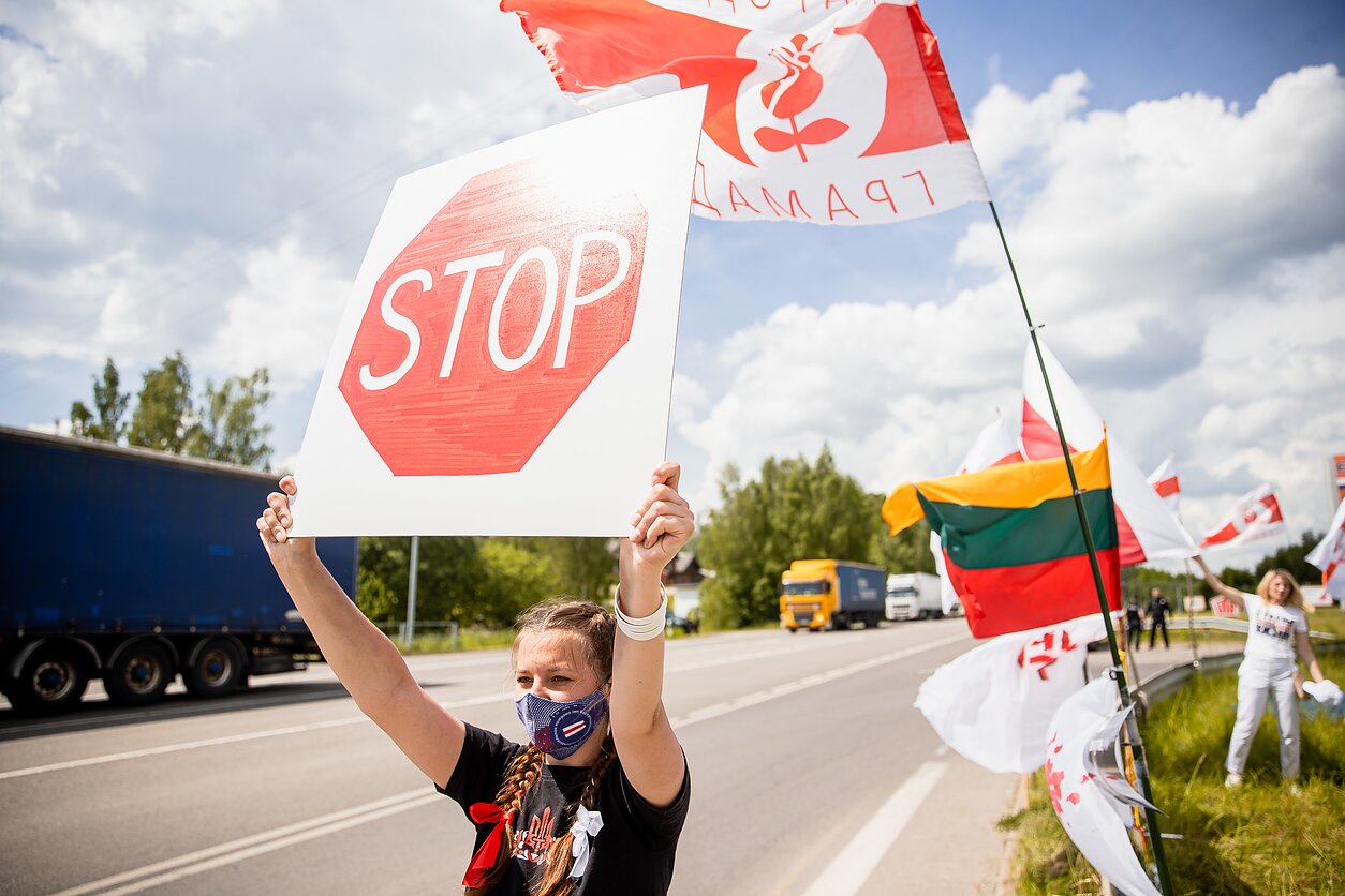 Baltarusijos aktyvistai Lietuvoje surengė protestą, kurio tikslas – užblokuoti judėjimą į Baltarusiją ir iš jos per Medininkų pasienio punktą