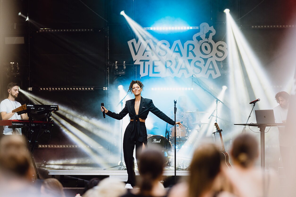 Albumo pristatymo koncerte Dileta Leoną Somovą išmaudė šampane