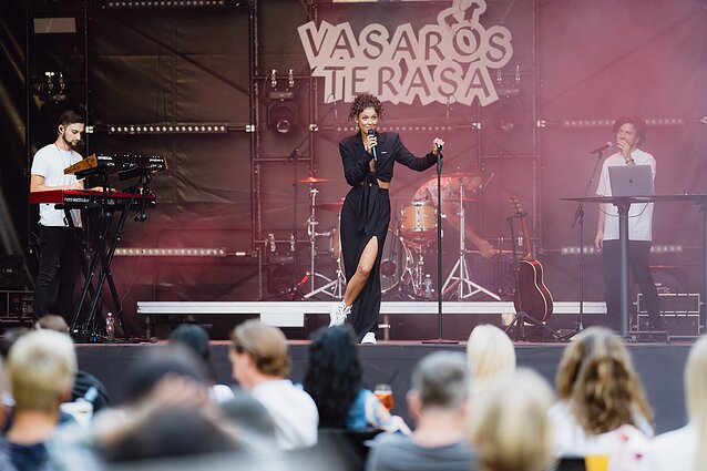 Albumo pristatymo koncerte Dileta Leoną Somovą išmaudė šampane