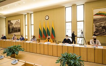 Partijos po ilgų diskusijų suraitė parašus: susitarimas dėl švietimo brėžia kontūrus iki 2030 metų