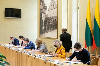 Parlamentinių partijų atstovai pasirašė susitarimą dėl švietimo (papildytas)