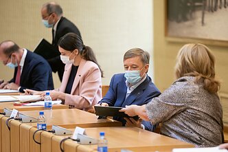 Parlamentinių partijų atstovai pasirašė susitarimą dėl švietimo (papildytas)