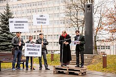 A. Kandrotas mitinge prie LRT, kurį organizavo A. Paleckio rėmėjai 2021 m. rudenį