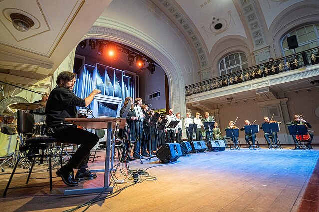 Leono Somovo kūrinio „Perpetuum“ premjeros akimirka