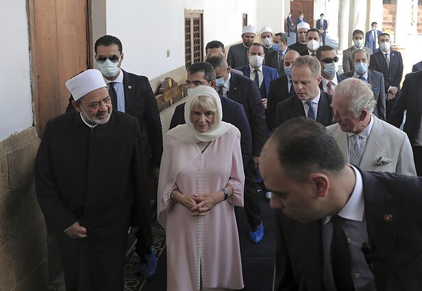 Princas Charlesas su žmona Camilla atvyko pirmojo per 15 metų vizito į Egiptą