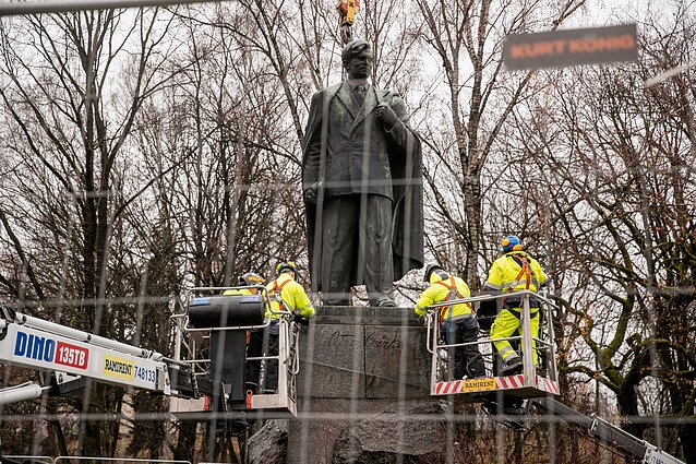 Paminklo Petrui Cvirkai nukėlimas 