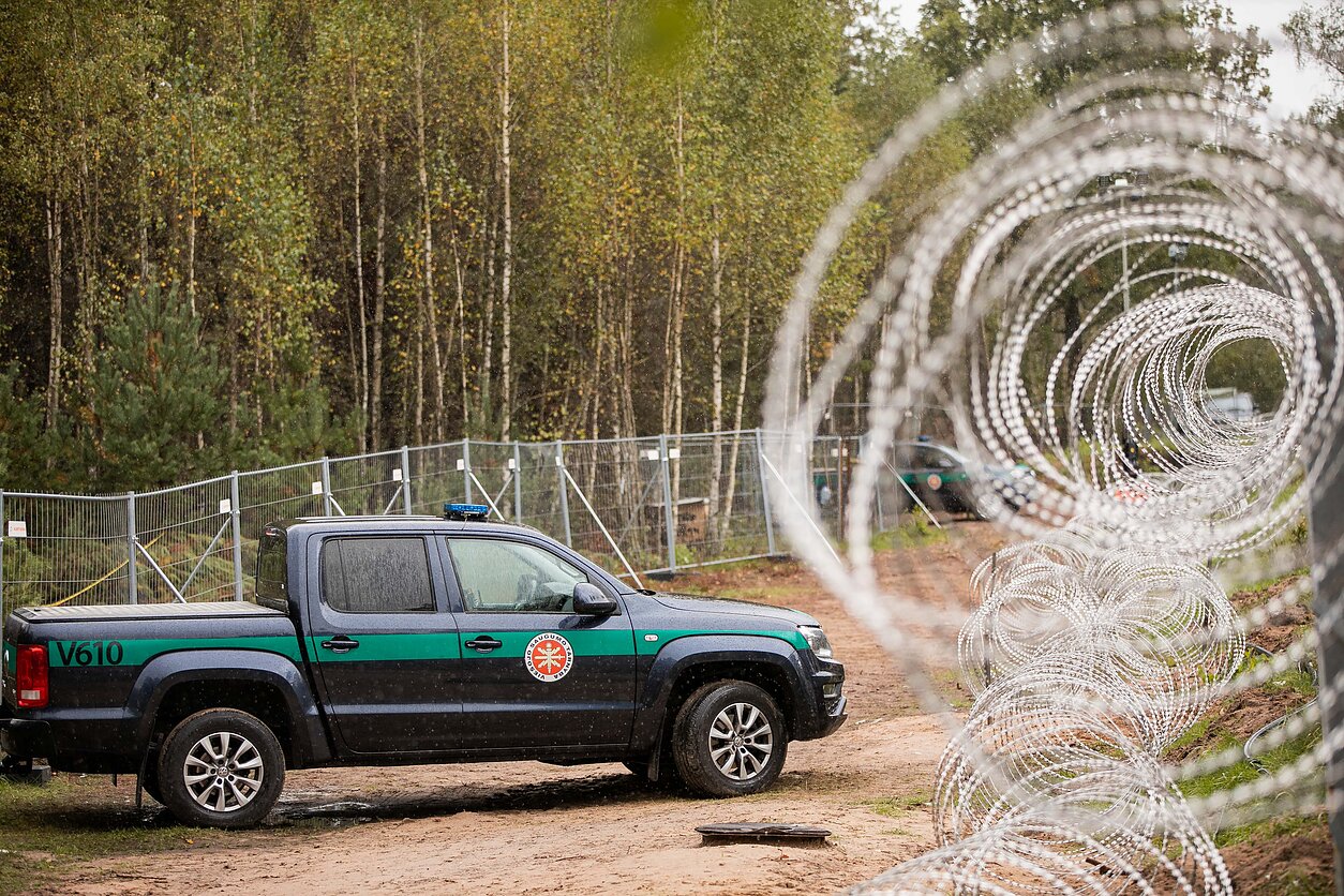 Pasieniečiai pasienyje. Asociatyvi