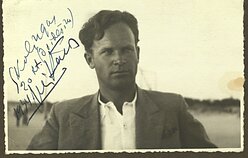 Juozas Mikėnas kolegos Telesforo Kulakausko fotografijoje (1934). Sauliaus Kulakausko nuosavybė Juozas Mikėnas kolegos Telesforo Kulakausko fotografijoje (1934). Sauliaus Kulakausko nuosavybė