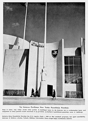 Juozo Mikėno alegorinė skulptūra Lietuva priešais Lietuvos paviljoną Niujorko 1939 m. parodoje Juozo Mikėno alegorinė skulptūra Lietuva priešais Lietuvos paviljoną Niujorko 1939 m. parodoje