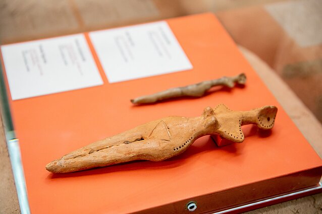Paroda „Deivės ir kariai: Marijai Gimbutienei – 100“ Paroda „Deivės ir kariai: Marijai Gimbutienei – 100“