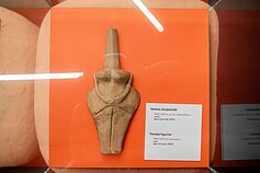Paroda „Deivės ir kariai: Marijai Gimbutienei – 100“ Paroda „Deivės ir kariai: Marijai Gimbutienei – 100“