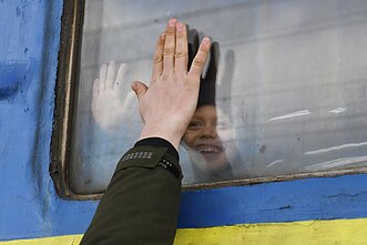 Ukrainos vaikai išvyksta į vakarinę šalies dalį