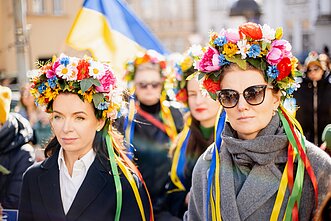 Keli šimtai žmonių antradienį susirinko į akciją prie Ukrainos ambasados Keli šimtai žmonių antradienį susirinko į akciją prie Ukrainos ambasados