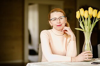 Lietuvoje saugų prieglobstį suradusi T. Lyutaya netrukus vėl mokys vaikus – jai duris atvėrė į Vilnių persikrausčiusi Charkivo mokykla. Lietuvoje saugų prieglobstį suradusi T. Lyutaya netrukus vėl mokys vaikus – jai duris atvėrė į Vilnių persikrausčiusi Charkivo mokykla.