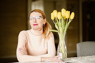 Lietuvoje saugų prieglobstį suradusi T. Lyutaya netrukus vėl mokys vaikus – jai duris atvėrė į Vilnių persikrausčiusi Charkivo mokykla. Lietuvoje saugų prieglobstį suradusi T. Lyutaya netrukus vėl mokys vaikus – jai duris atvėrė į Vilnių persikrausčiusi Charkivo mokykla.