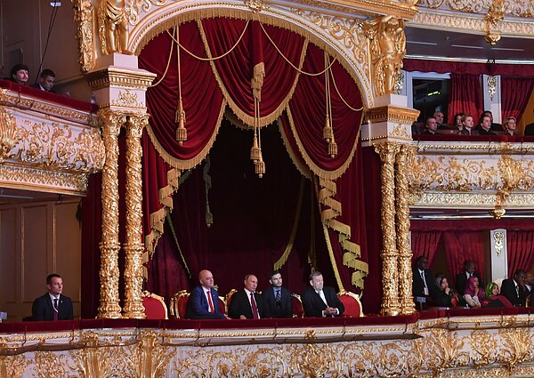 Vladimiras Putinas Didžiajame teatre Maskvoje 2018 m. Vladimiras Putinas Didžiajame teatre Maskvoje 2018 m.