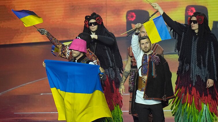 „Eurovizijos“ finalas prasidėjo „olimpietiškai“ – spalvingu dalyvių paradu