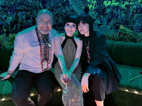 Monika Liu ir delegacijos nariai „Eurovizijos“ finalą stebi „žaliajame kambaryje“
