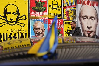 Vladimiras Putinas; Rusijos karas prieš Ukrainą; plakatai
