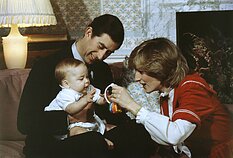 Princas Charlesas ir princesė Diana su mažuoju Williamu