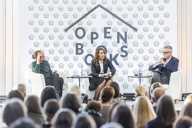 Marius Burokas, Kristina Sabaliauskaitė, Aurimas Švedas. Diskusija „Rašytojo vaidmuo karo akivaizdoje“. Marius Burokas, Kristina Sabaliauskaitė, Aurimas Švedas. Diskusija „Rašytojo vaidmuo karo akivaizdoje“.