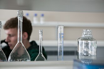 Химия (ассоциативное фото)