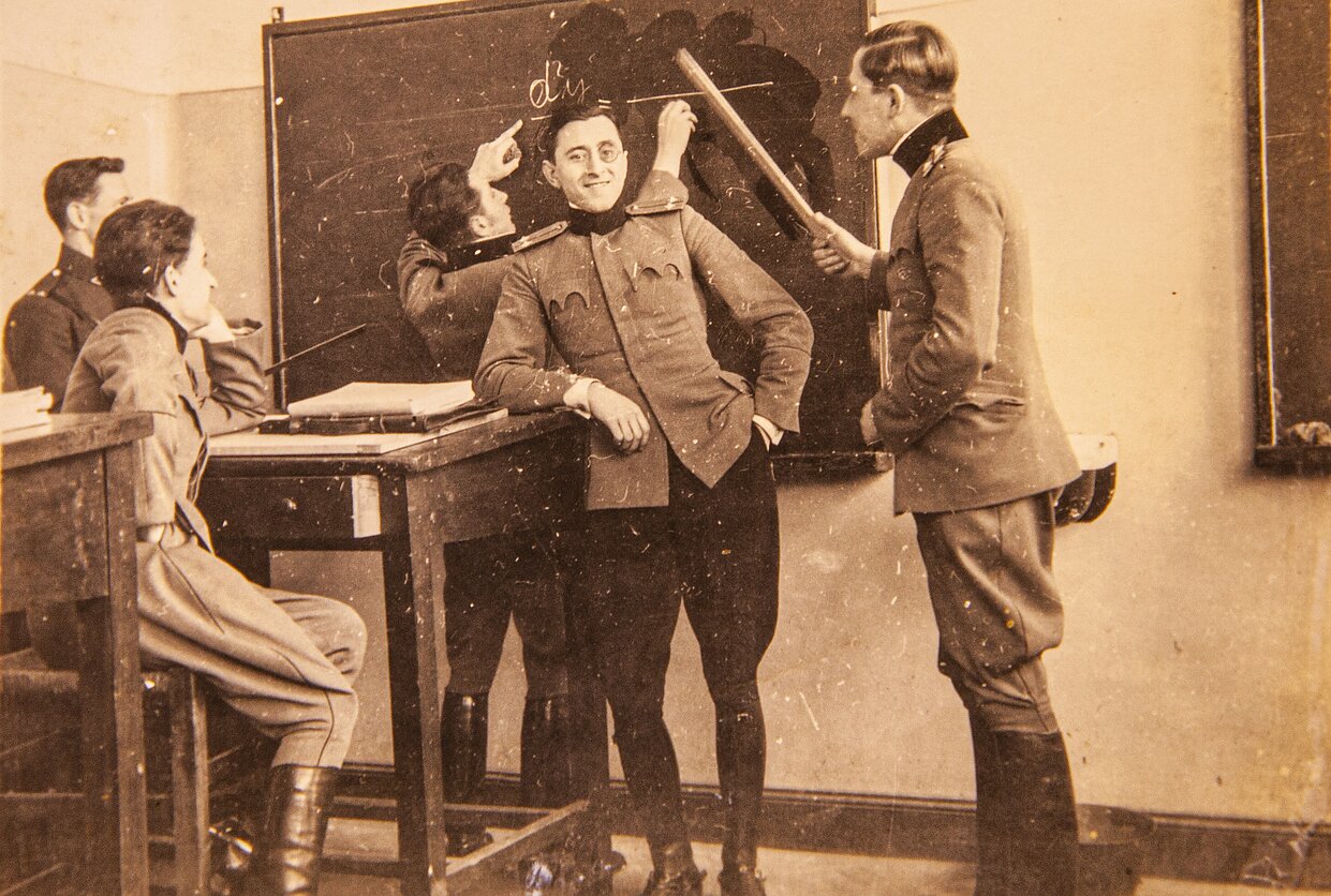 Belgijos karo mokykloje. Juozas Vitkus – pirmas iš dešinės. 1929–1934 m. 