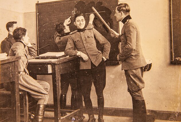 Belgijos karo mokykloje. Juozas Vitkus – pirmas iš dešinės. 1929–1934 m. 