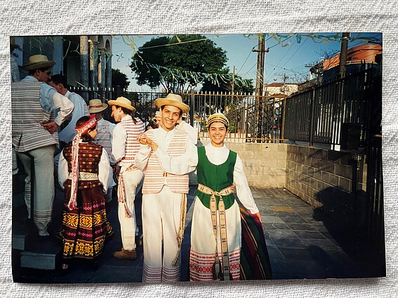 Nadja Gircis su pusbroliu prisijungė prie Brazilijos lietuvių bendruomenės tautinių šokių grupės Nadja Gircis su pusbroliu prisijungė prie Brazilijos lietuvių bendruomenės tautinių šokių grupės
