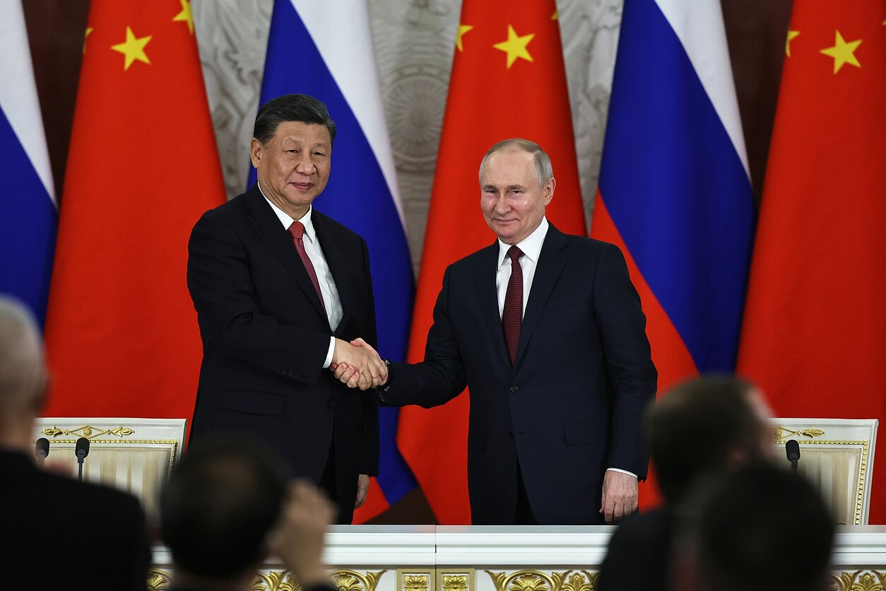 Xi Jinpingas ir Vladimiras Putinas Xi Jinpingas ir Vladimiras Putinas