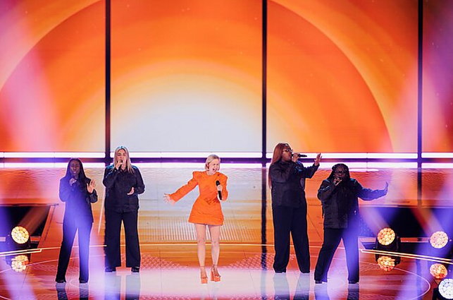 Lietuviški simboliai ir skambus balsas: „Eurovizijos“ finale pasirodė Monika Linkytė