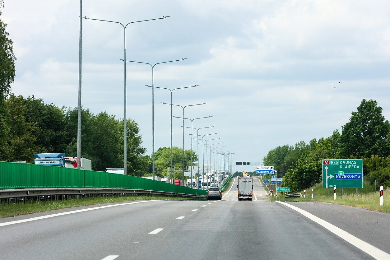 Kelyje Vilnius–Kaunas sumontuoti nauji greičio matuokliai