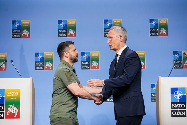 Jenso Stoltenbergo ir Volodymyro Zelenskio spaudos konferencija NATO viršūnių susitikimo metu