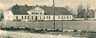 Atvirukas. Vilkaviškio dvaras, 1931 m., leidėjas M. Pustopeckis Atvirukas. Vilkaviškio dvaras, 1931 m., leidėjas M. Pustopeckis