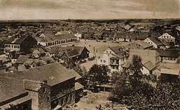 Vilkaviškio turgavietė nuo Katedros bokšto, 1915 m. Vilkaviškio turgavietė nuo Katedros bokšto, 1915 m.