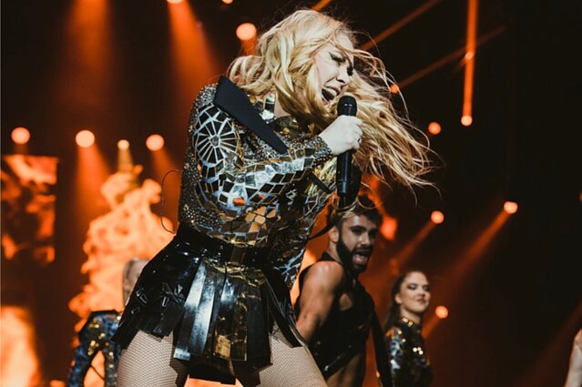 Naują vaizdo klipą pristatanti Natalija Bunkė – apie įspūdingą turą arenose, „Yvos“ laikus ir šeimos teikiamą stiprybę