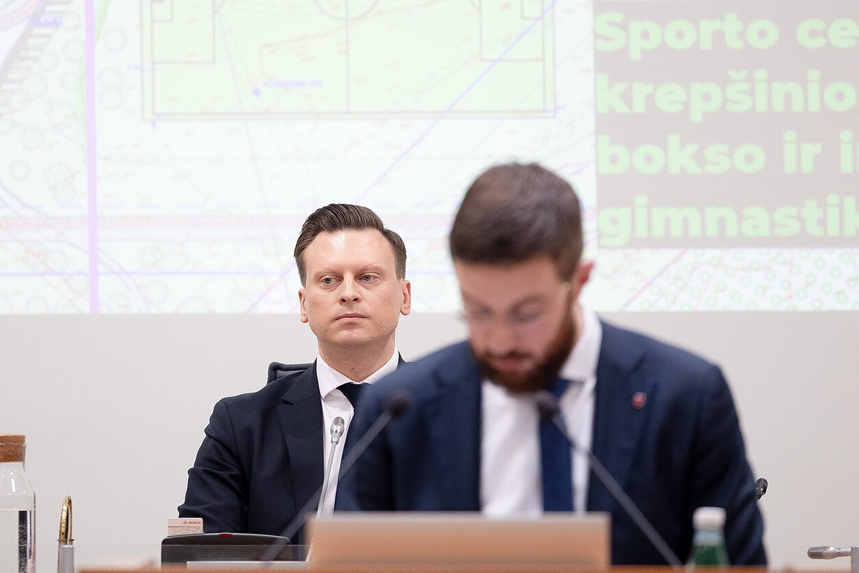 Valdas Benkunskas; Adomas Bužinskas; sprendimas dėl Nacionalinio stadiono