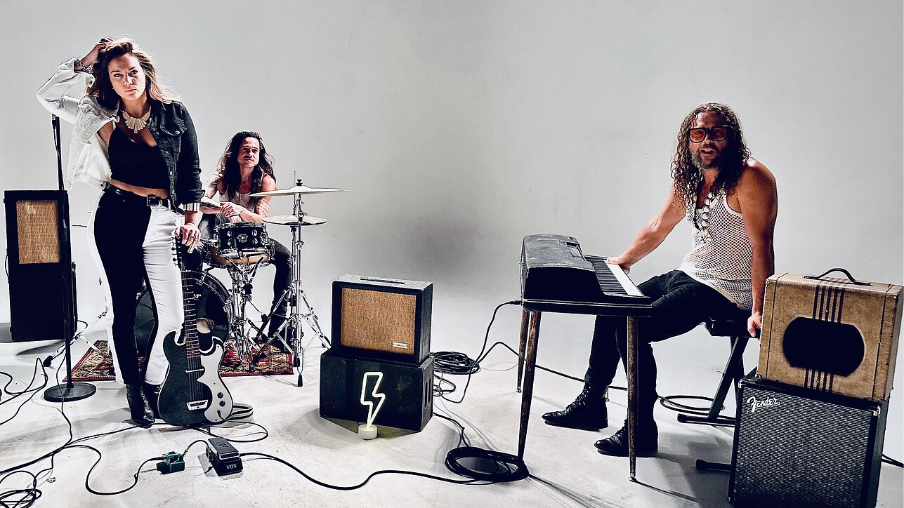 Ghalia Volt su grupe