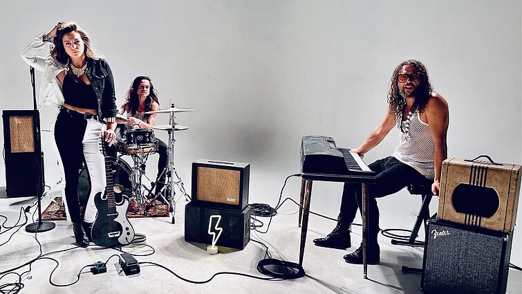 Ghalia Volt su grupe