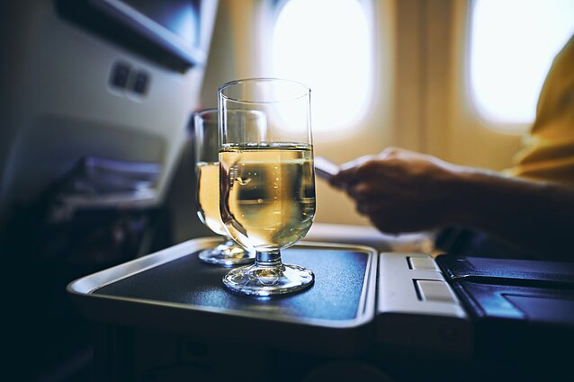 Alkoholis skrydžio metu, asociatyvi nuotr. Alkoholis skrydžio metu, asociatyvi nuotr.