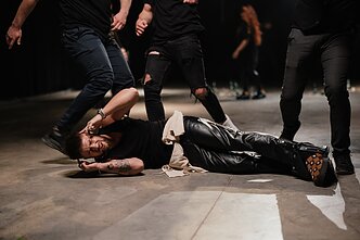 „8 Kambario“ vaizdo klipo filmavimo akimirka „8 Kambario“ vaizdo klipo filmavimo akimirka