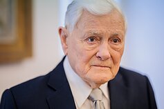 Valdas Adamkus