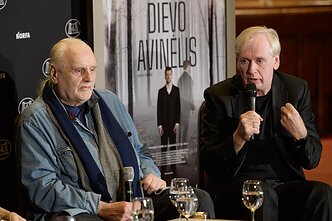 Feliksas Bajoras ir Gintaras Rinkevičius operos „Dievo avinėlis“ spaudos konferencijoje