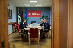 Valdančiosios koalicijos formavimas, socialdemokratai susitinka su „Nemuno aušra“