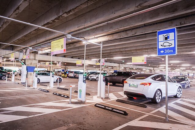 Elektromobilių įkrovimo stotelė Elektromobilių įkrovimo stotelė