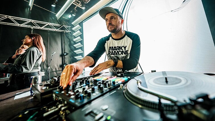 DJ Mamania
