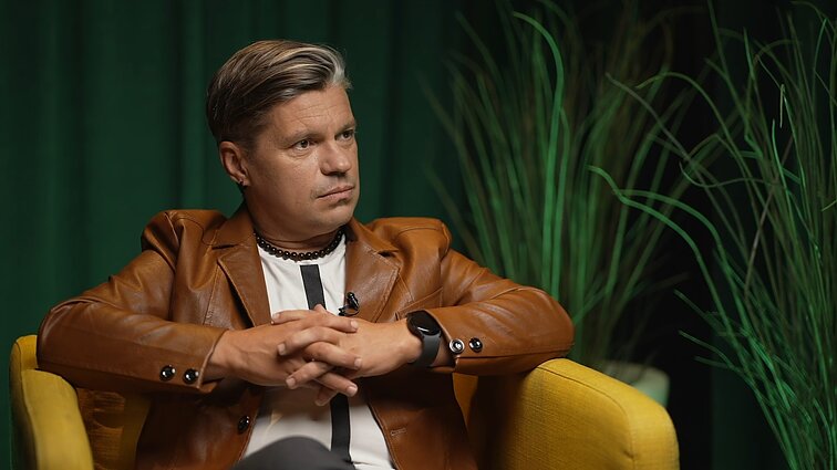 Jaunystėje maištavęs Deivis Norvilas ramybę rado susilaukęs vaikų: šeima – kūrybos žudikė