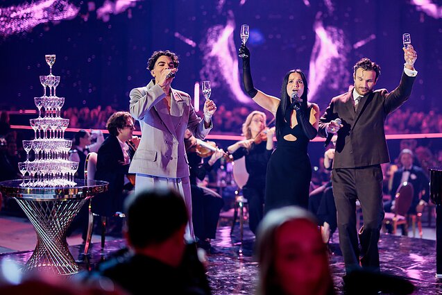 M.A.M.A. apdovanojimų ceremonijos akimirka - Rokas Yan, Monika Liu ir Vaidas Baumila