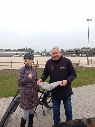 Miglė Dainauskaitė su žirgyno vadovu Tautvydu Barščiu